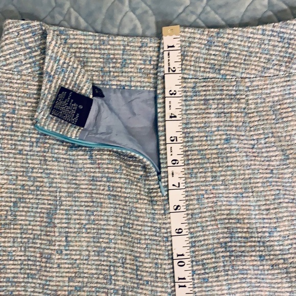 Albert Nipon tweed skirt. - Picture 9 of 11